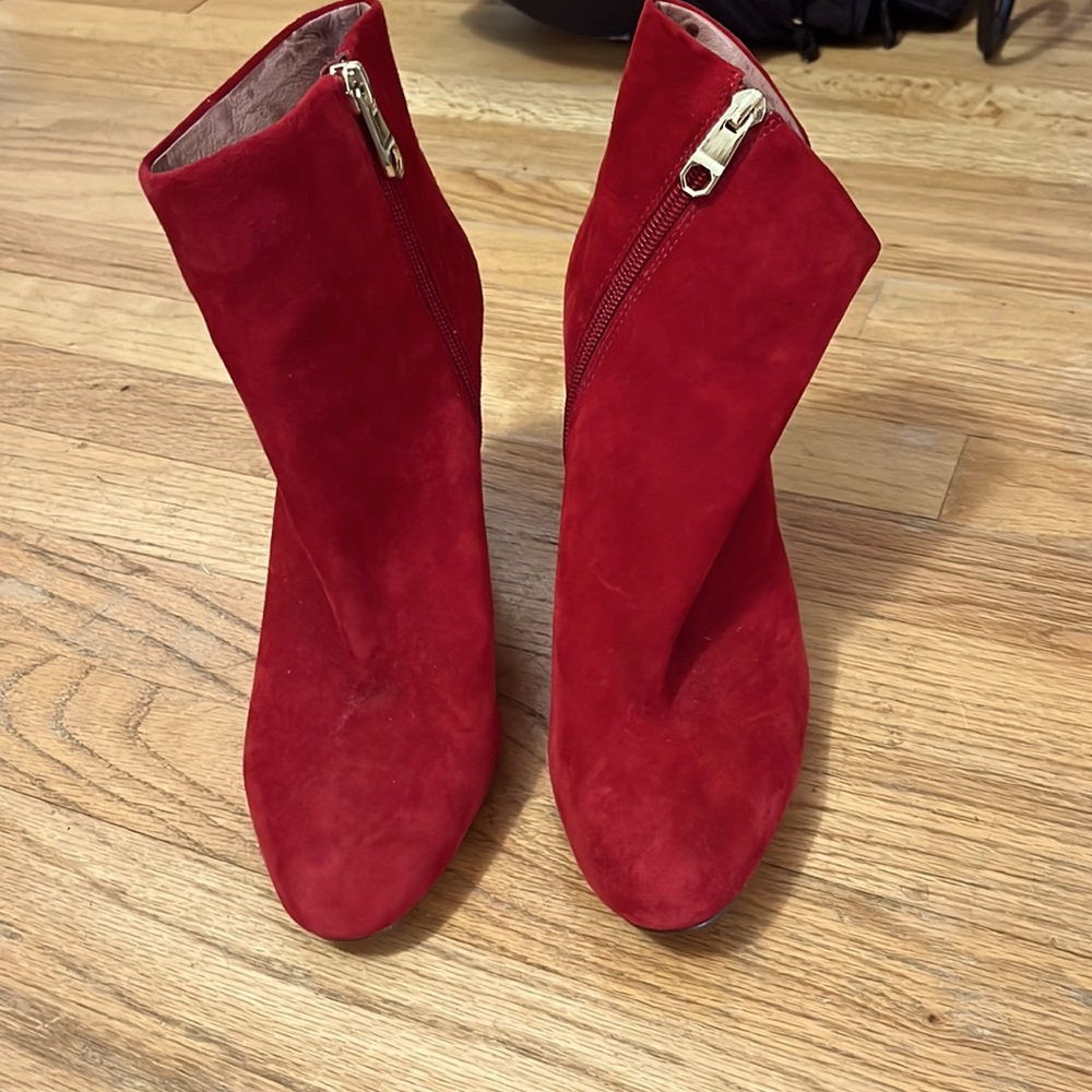 Louise et Cie red suede booties, never worn, 7.5